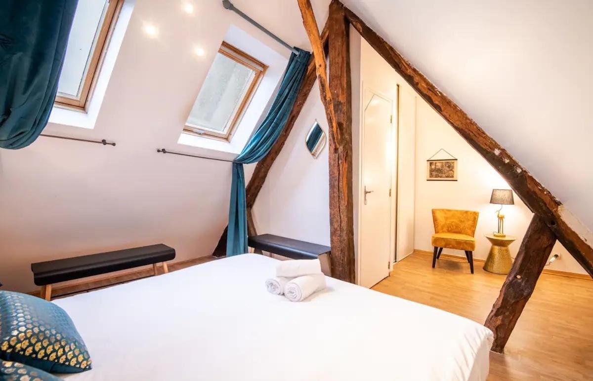 Malebranche - Maison En Hypercentre Avec Cour Amboise Extérieur photo